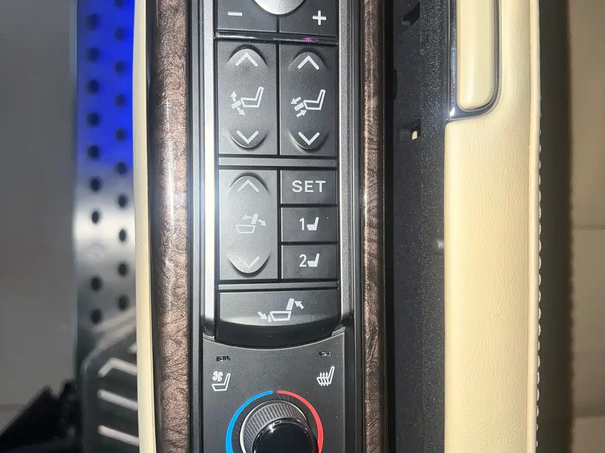 Toyota Alphard 2019 Hybrid 2.5L Premium Edition фото 17