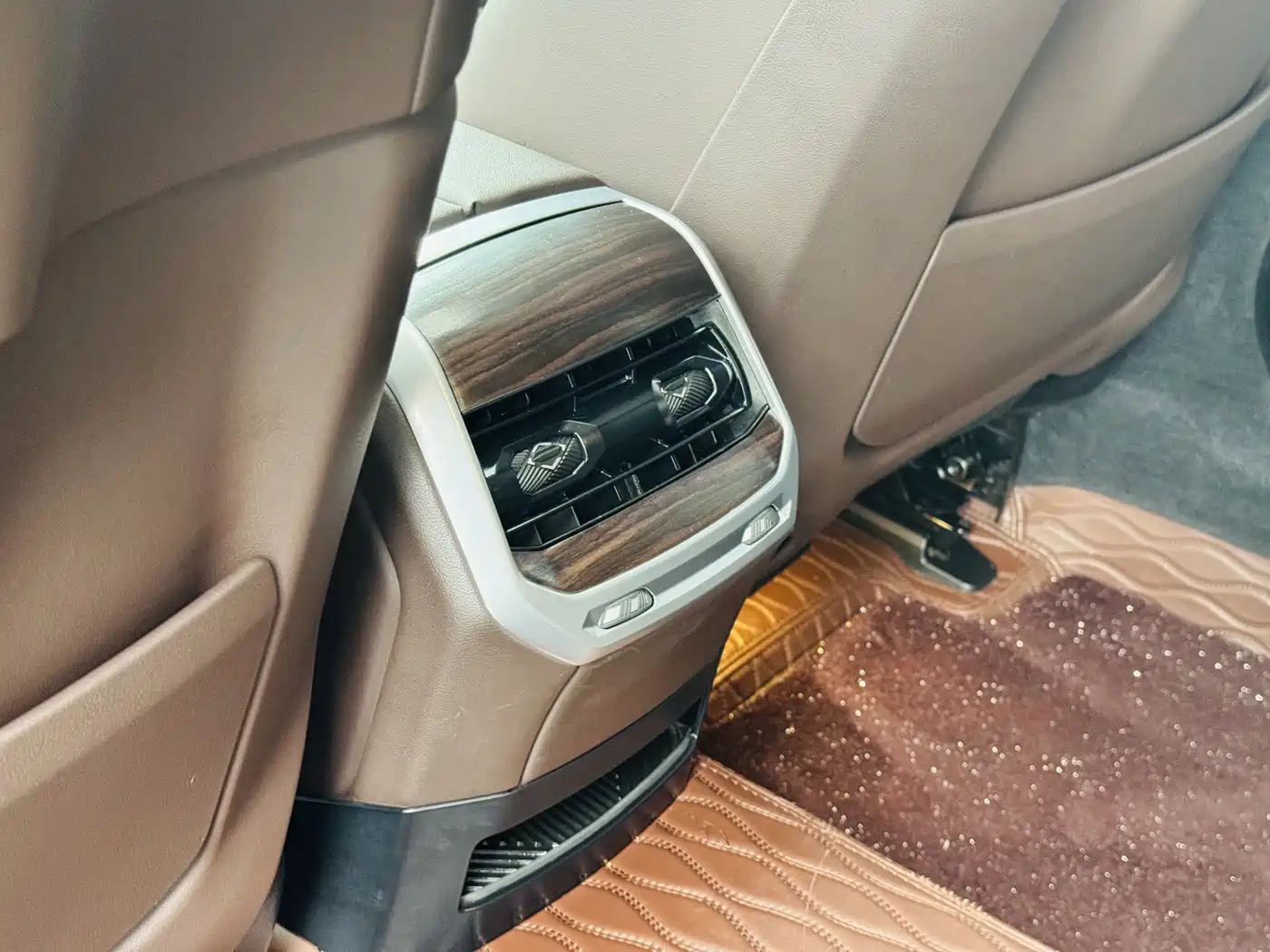 BMW 7 Series 2023 Model 740Li Leading M Sport Package фото 16