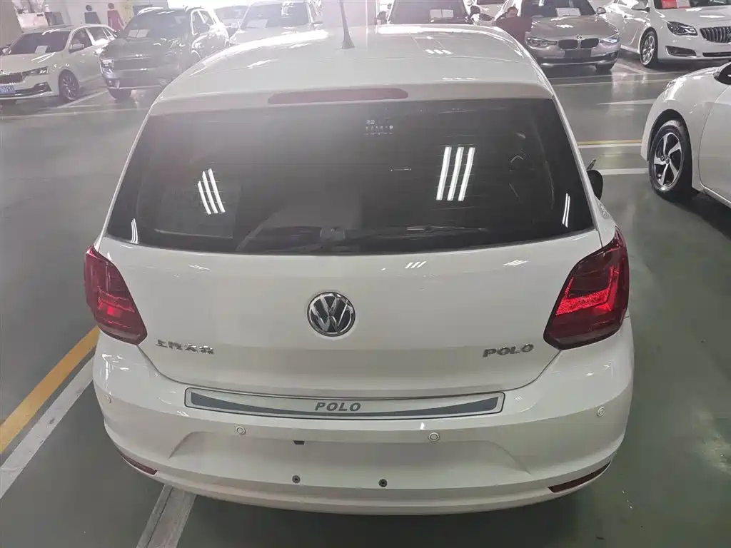 Volkswagen Polo 2016 1.4L Automatic Trend фото 4