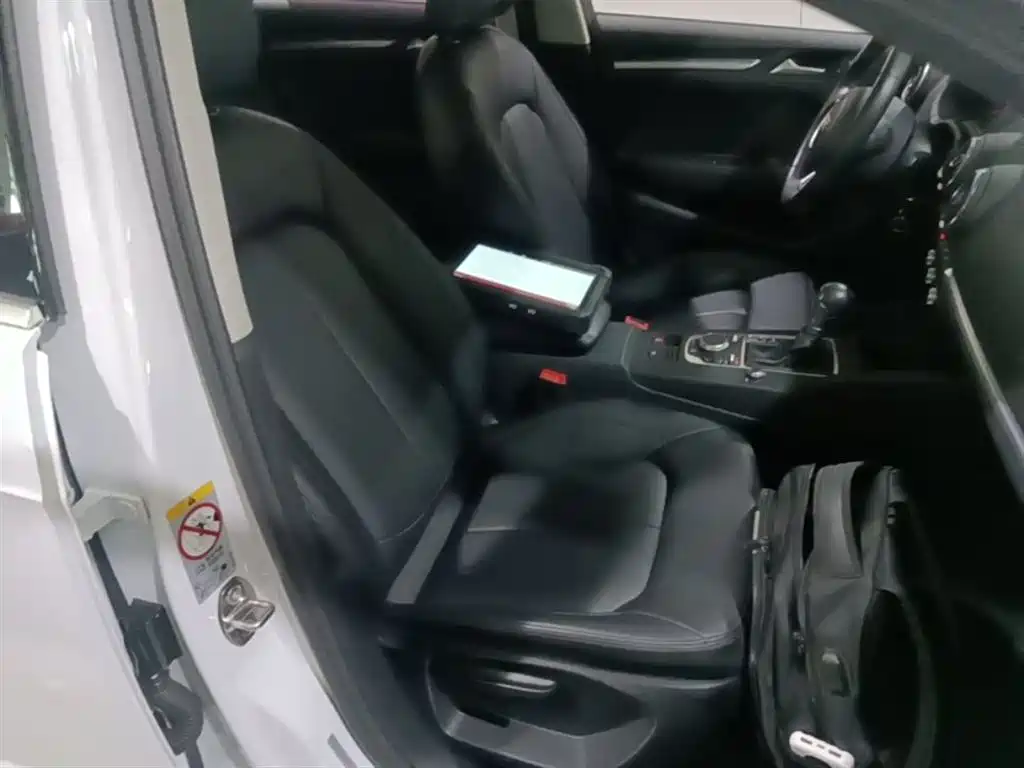 Audi A3 2016 Sportback 35 TFSI Leadership фото 25