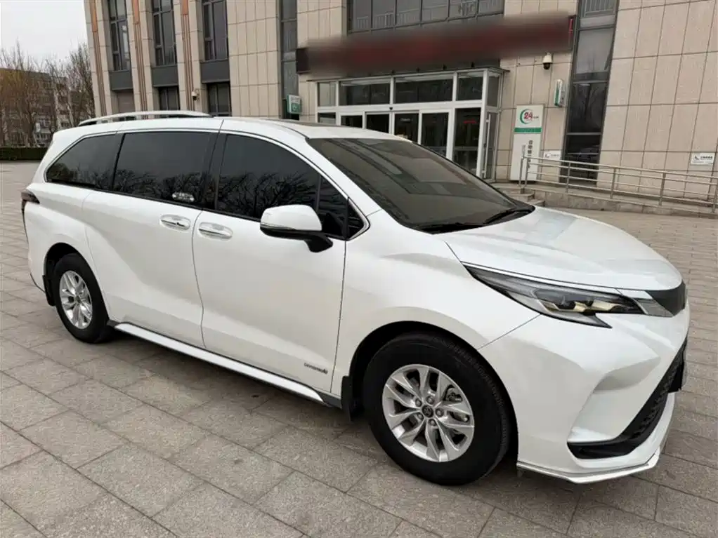 Toyota Granvia 2023 2.5L Hybrid Comfort Edition фото 8