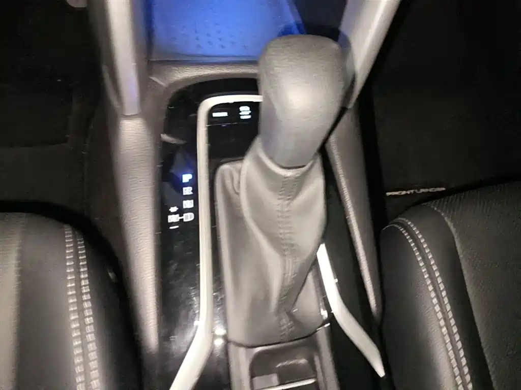 Toyota Frontlander 2023 2.0L CVT Luxury Edition фото 21