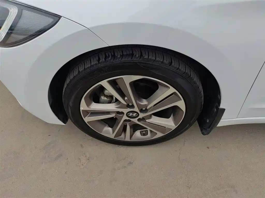 Hyundai Elantra 2016 Model 1.6L Automatic Smart Elite фото 23