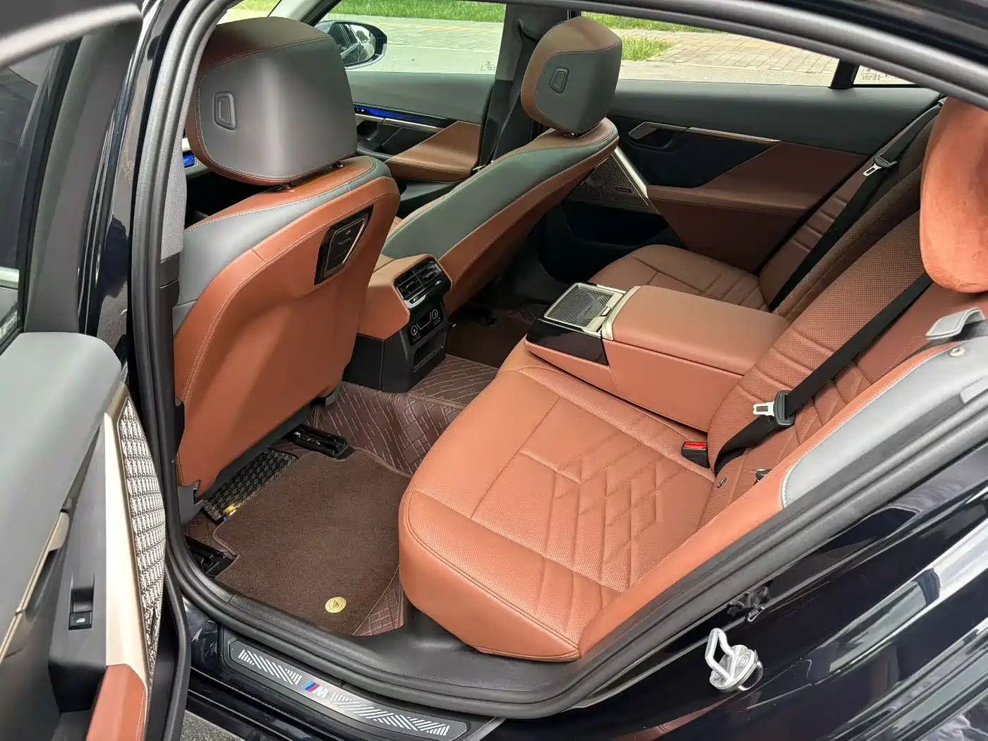BMW 5 Series 2024 530Li Premium M Sport Package фото 6