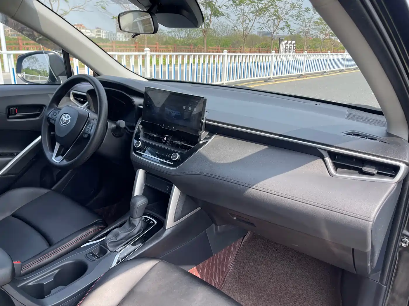 Toyota Frontlander 2024 2.0L Smart Hybrid Dual Engine Leading Edition фото 7