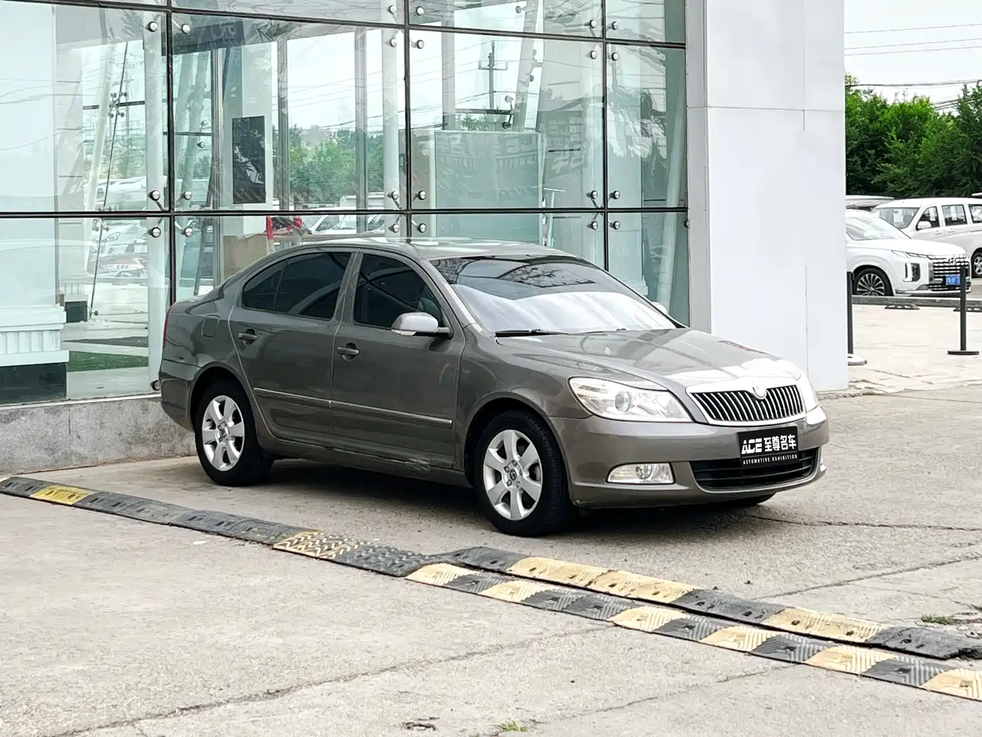 Škoda Octavia 2010 Model 1.8TSI DSG Elegance Edition фото 3