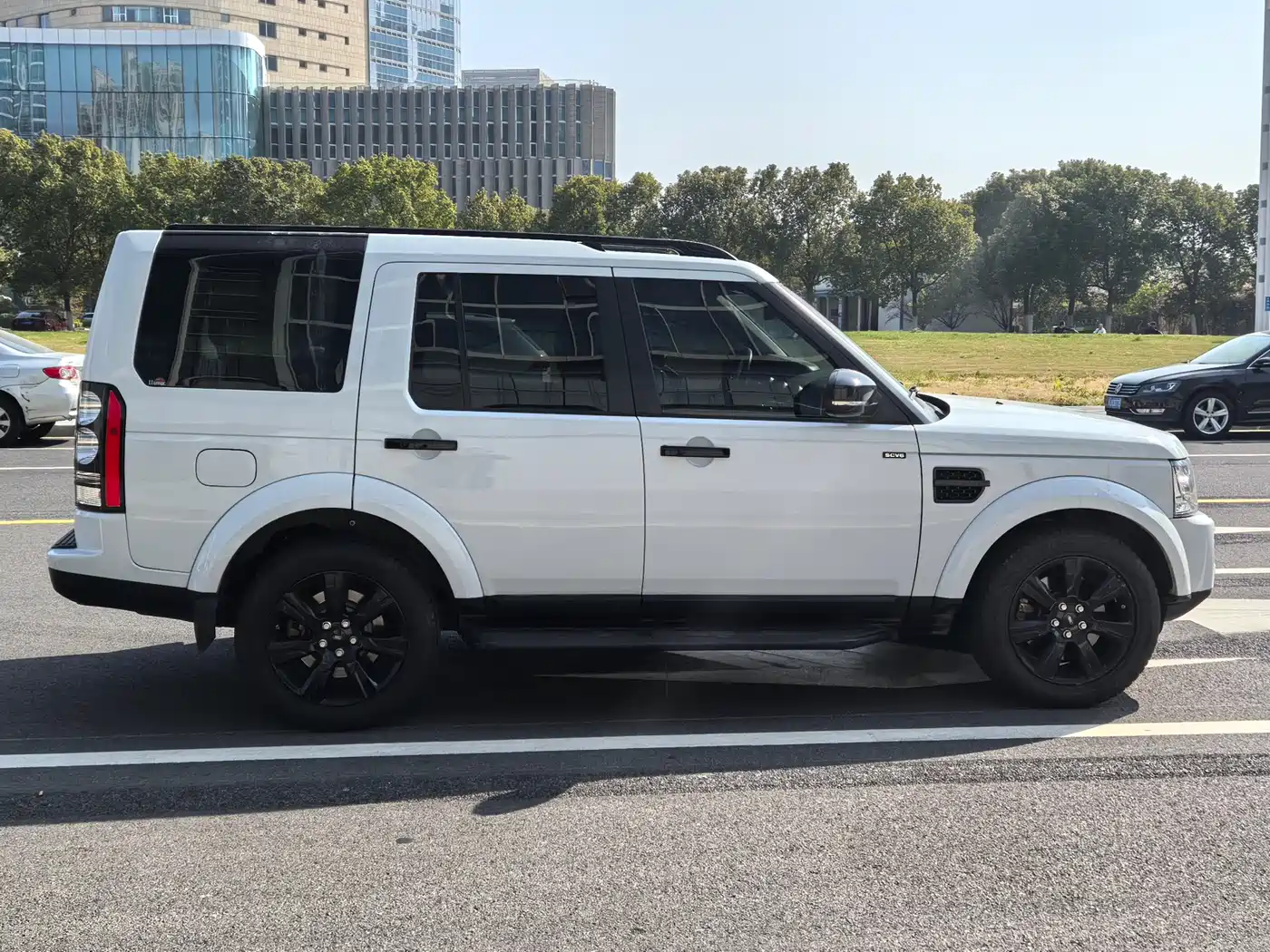 Land Rover Discovery 2015 3.0 SC V6 SE фото 6
