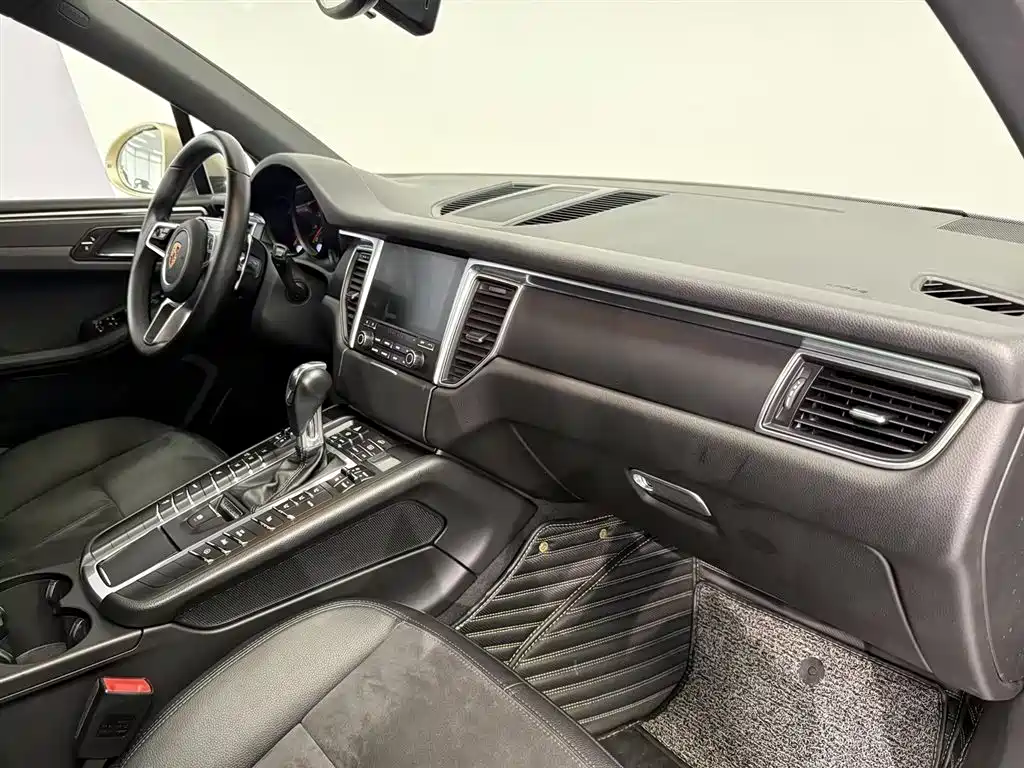 Porsche Macan 2018 Macan 2.0T фото 10