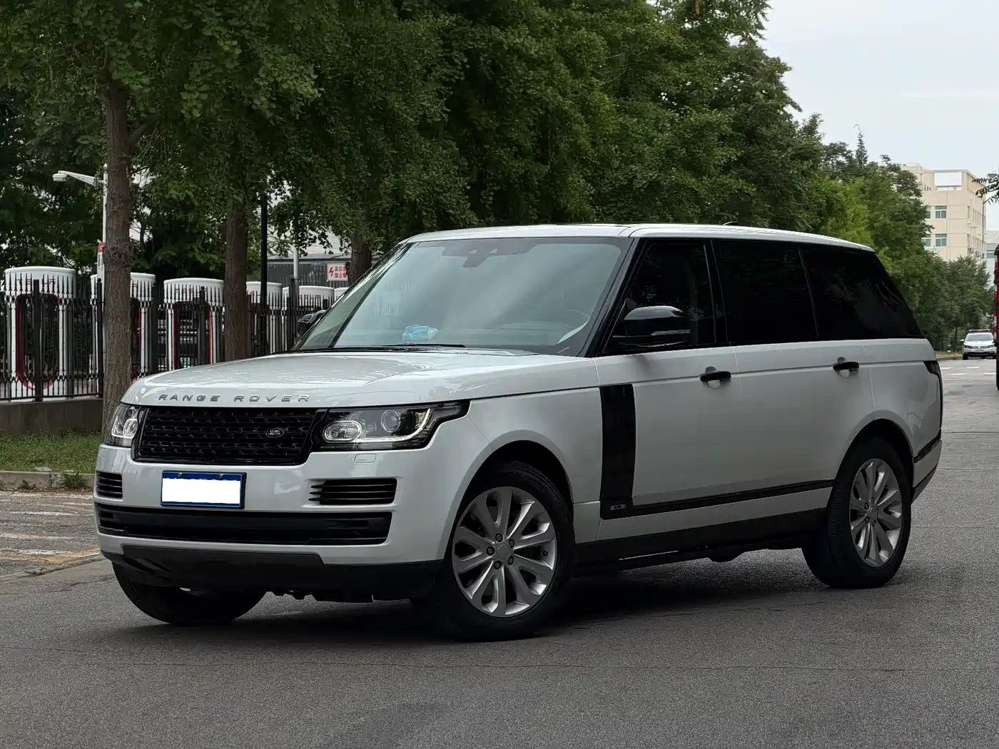 Land Rover Range Rover 2017 3.0 SC V6 Vogue LWB (Long Wheelbase)