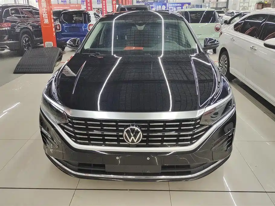 Volkswagen Passat 2022 330TSI Luxury Edition фото 2
