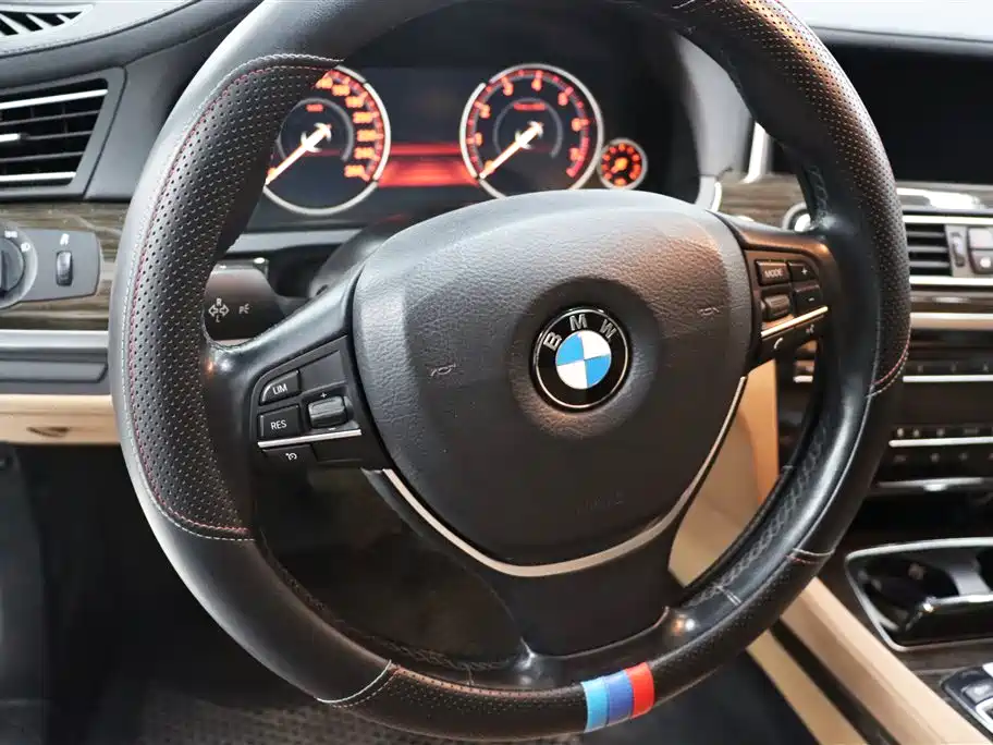 BMW 7 Series 2014 730Li Premium фото 13