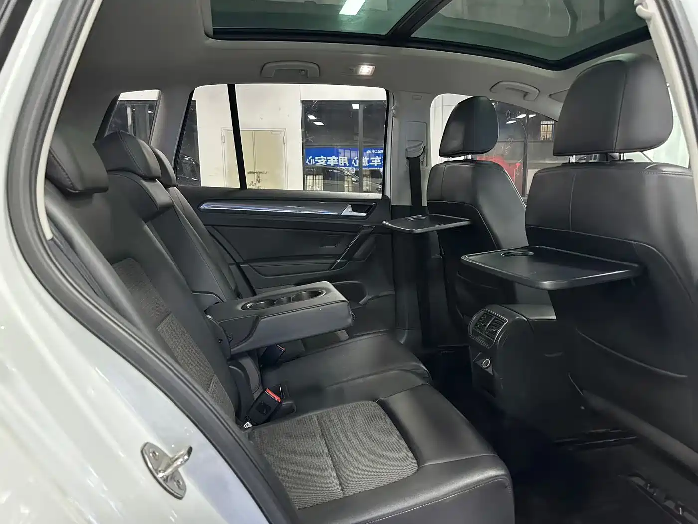 Volkswagen Golf Sportsvan 2016 230TSI Automatic Progressive фото 6