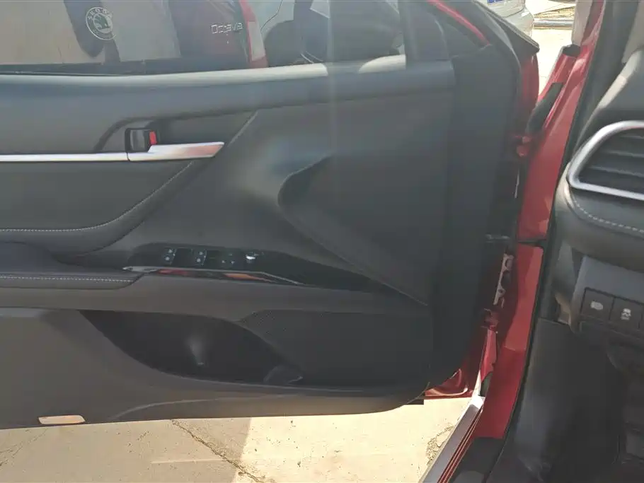 Toyota Camry 2018 2.5S Trend Edition фото 7