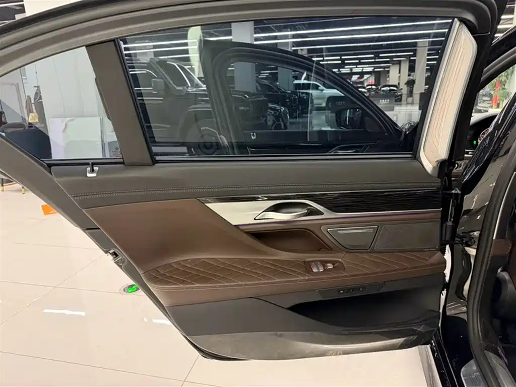 BMW 7 Series 2019 Facelift 740Li Leading M Sport Package фото 11