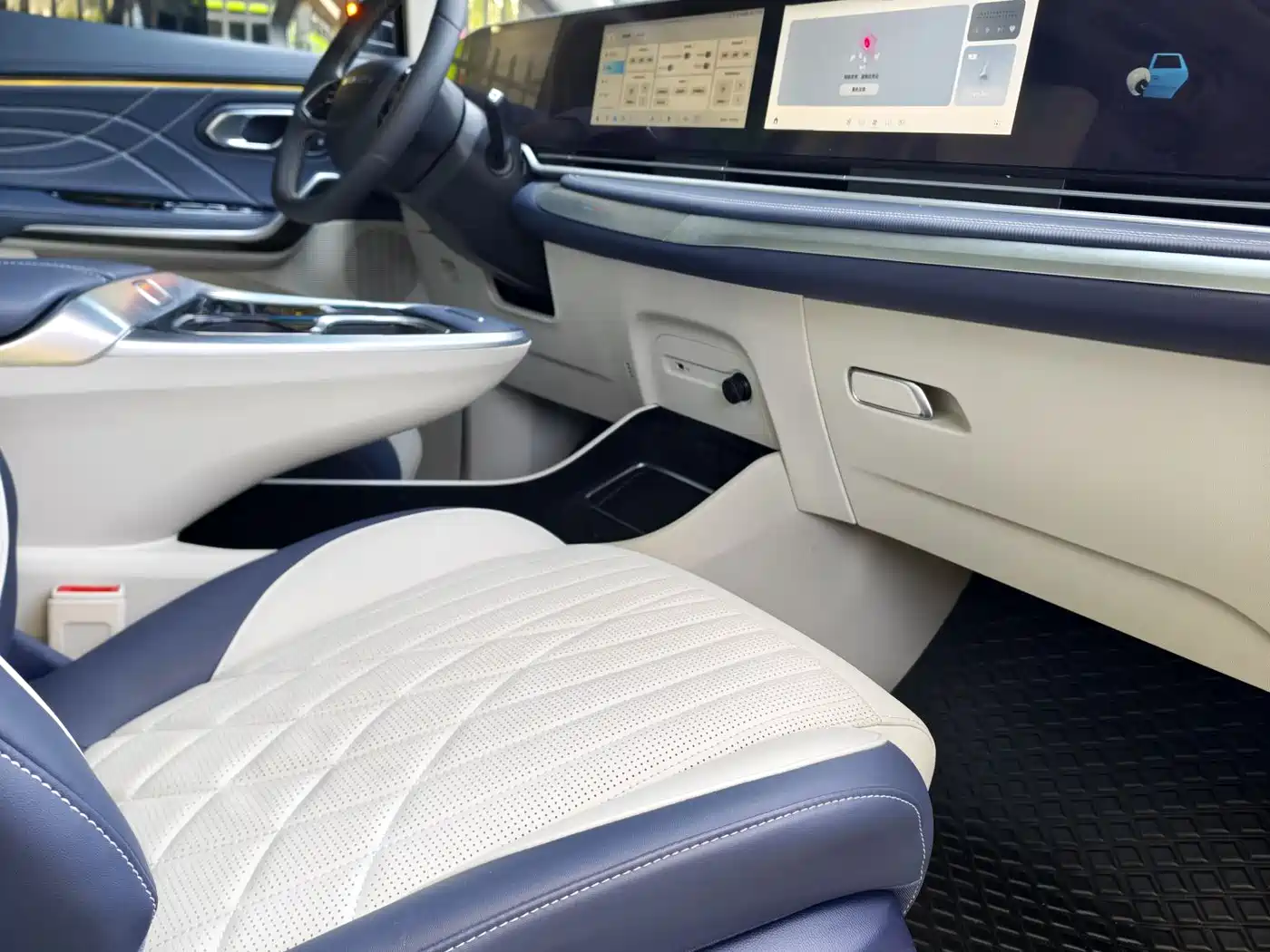 SAIC Maxus Maxus G90 2023 2.0T Interstellar 7-seater фото 25