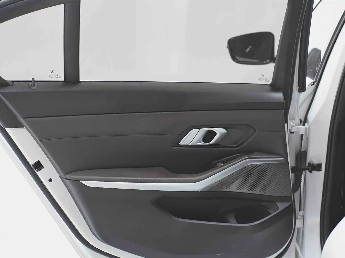 BMW 3 Series 2023 320Li M Sport Package фото 16