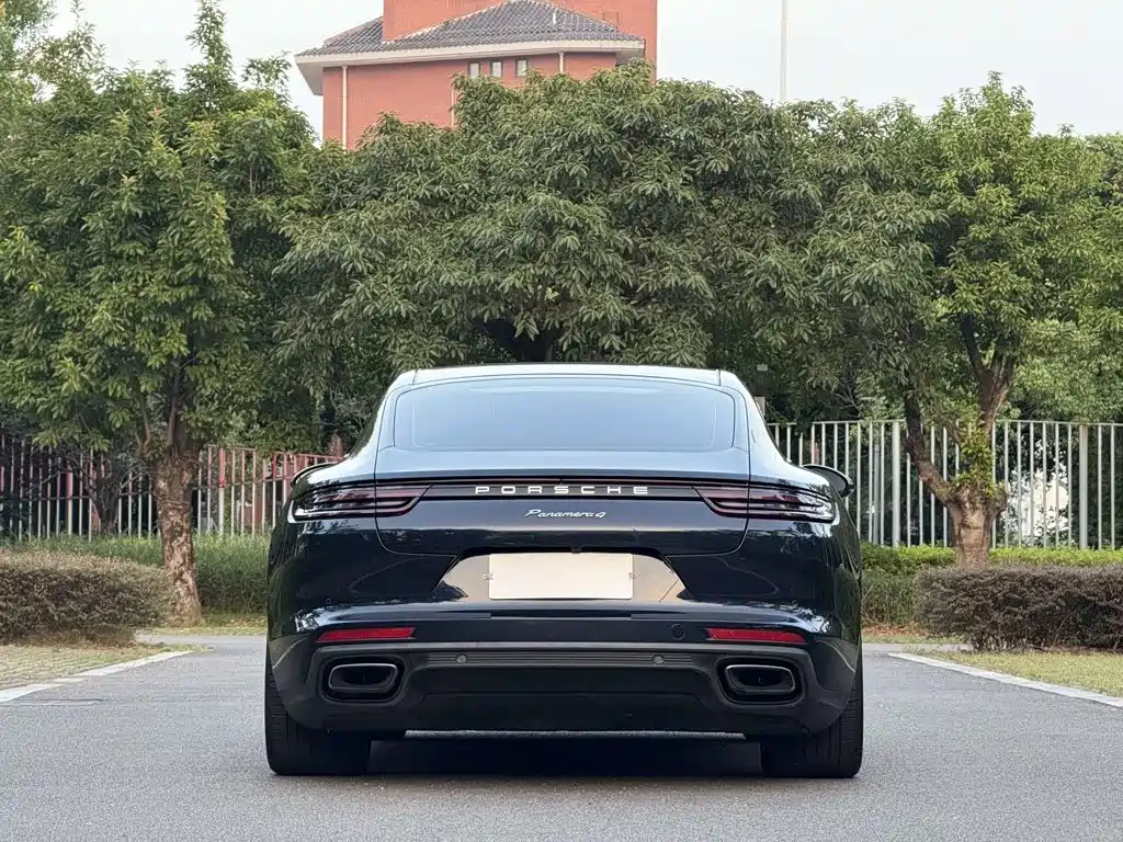 Фото 5 - Porsche Panamera