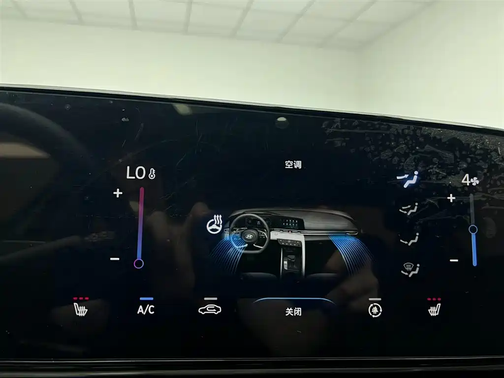 Hyundai Elantra 2021 1.5L CVT LUX Premium Edition фото 22