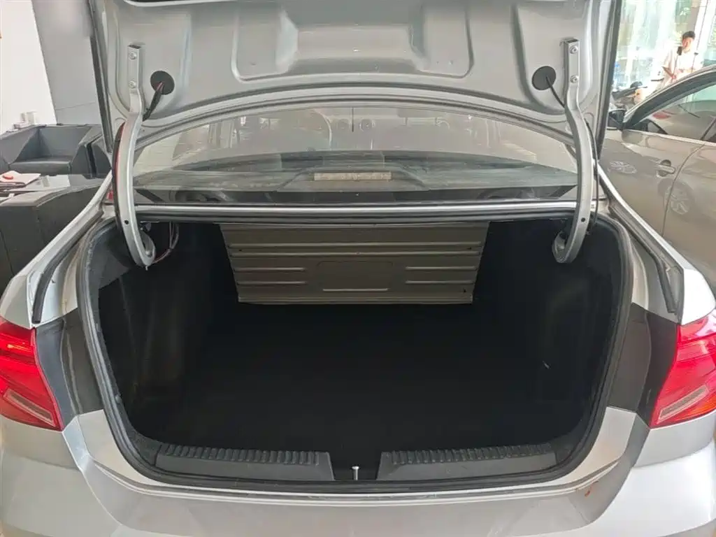 Volkswagen Jetta 2019 Dream Edition 1.5L Manual Fashion фото 19
