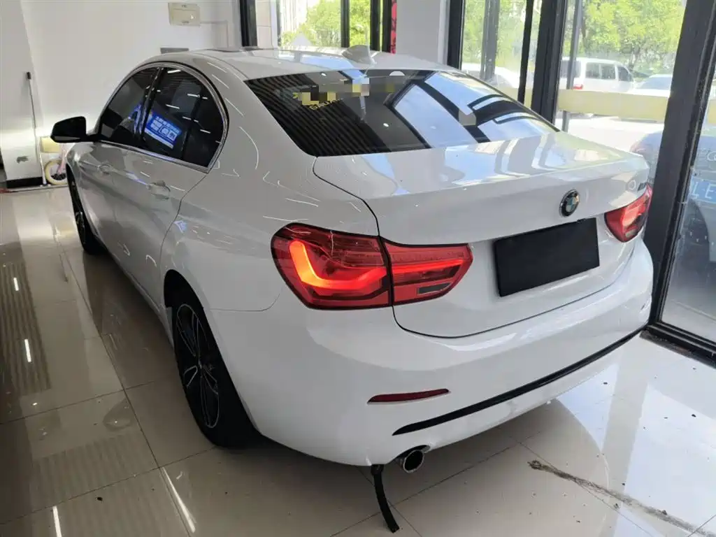 BMW 1 Series 2017 118i Sport фото 8