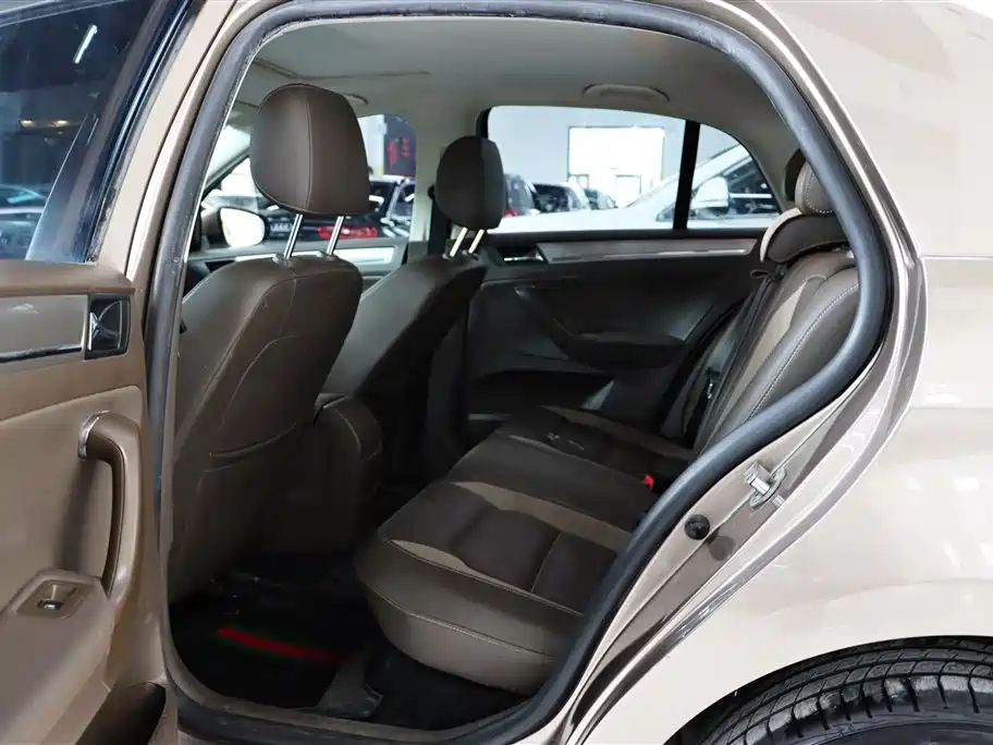 Volkswagen Bora 2014 1.6L Automatic Comfort Edition фото 5