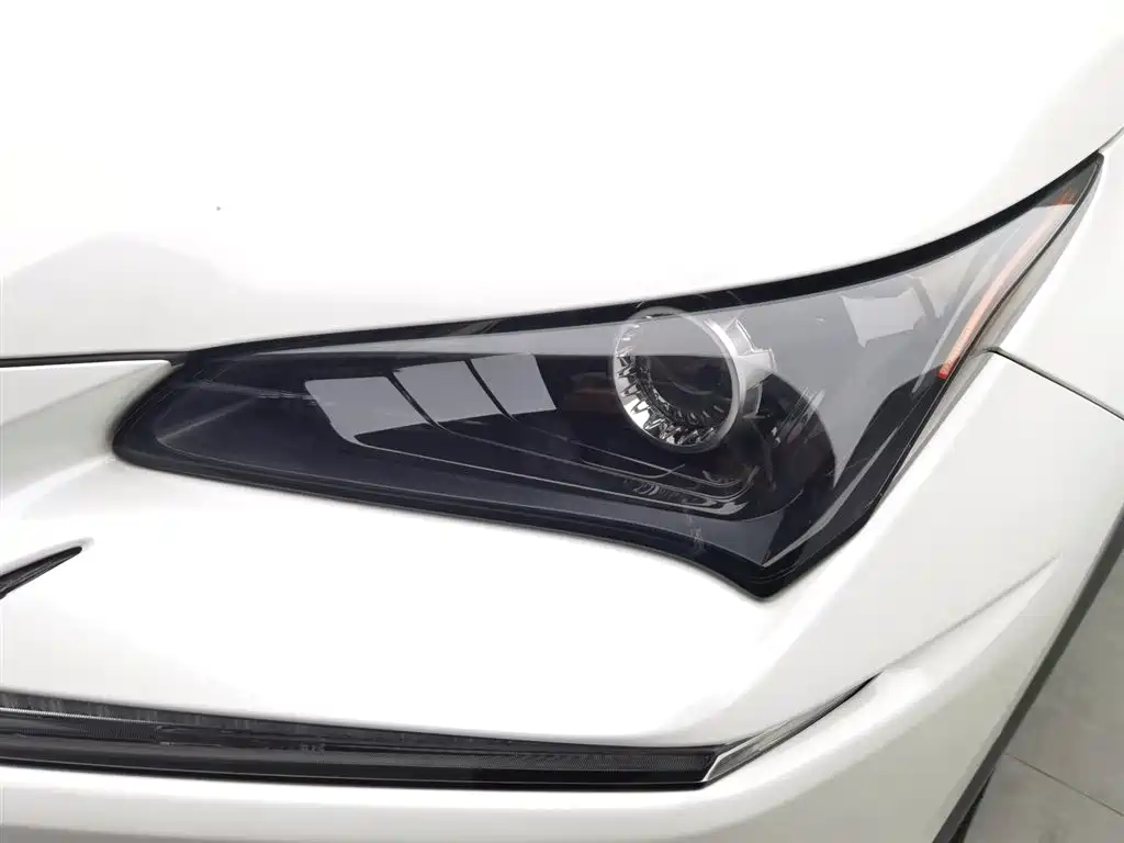 Lexus NX 2018 300h FWD Sharp Edition China VI фото 7