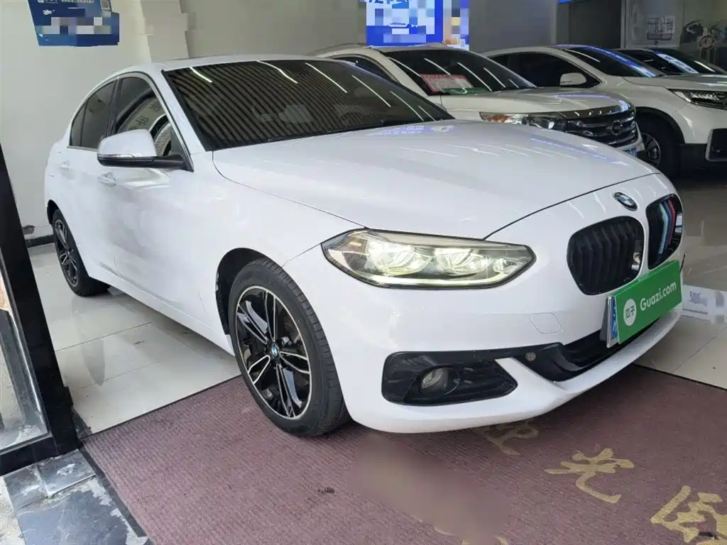 BMW 1 Series 2017 118i Sport фото 5