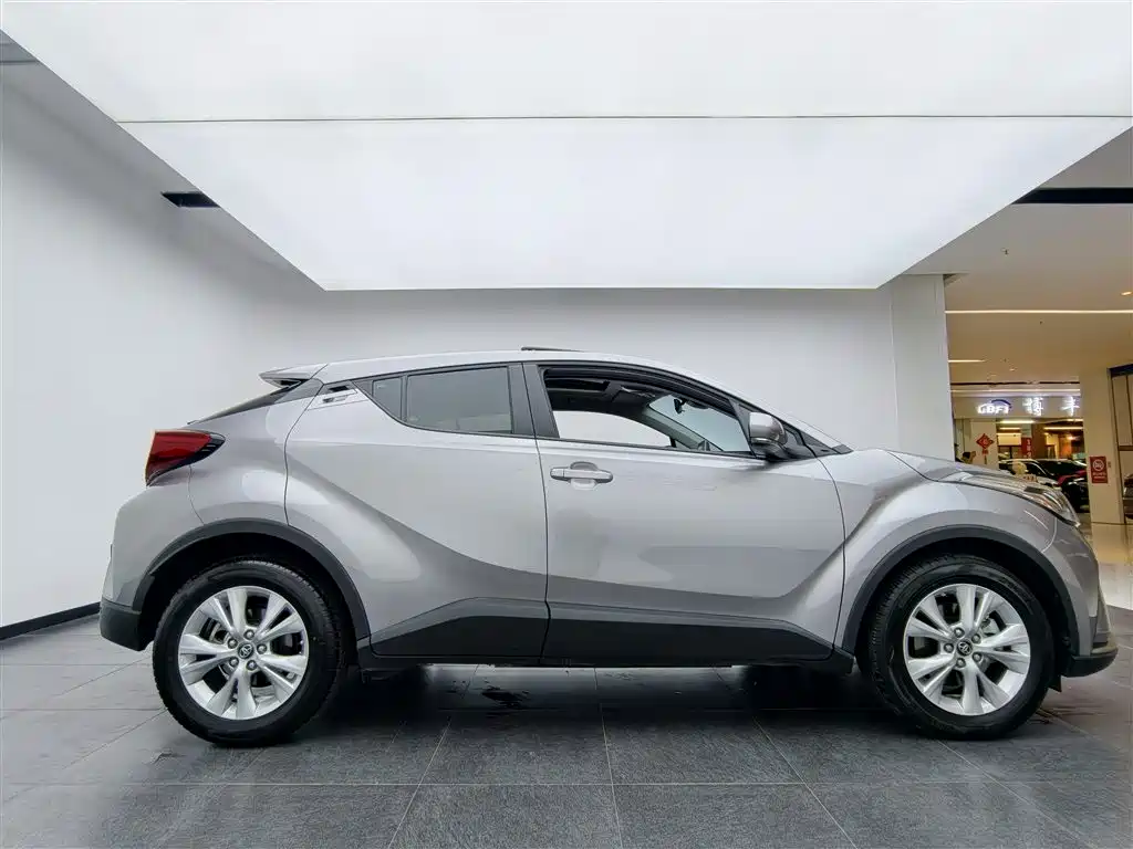 Toyota IZOA 2021 2.0L Yixing Edition фото 4