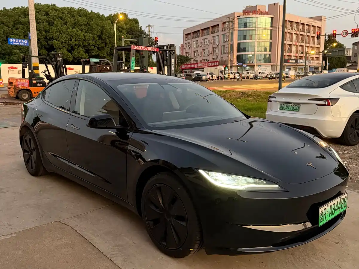 Tesla Model 3 2026 2025 Model Year Facelift Rear-Wheel Drive