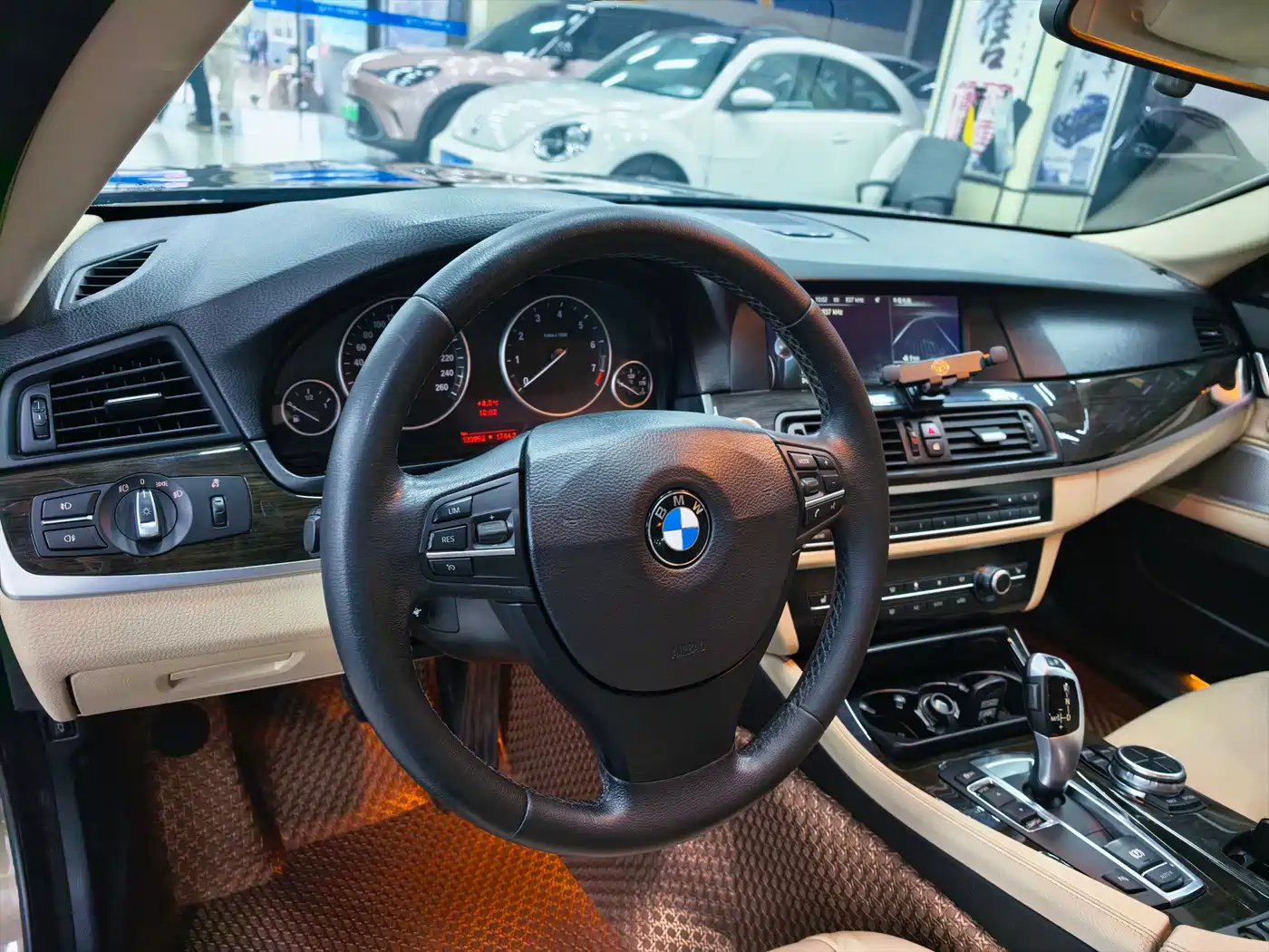 BMW 5 Series 2013 525Li Excellence Edition фото 12