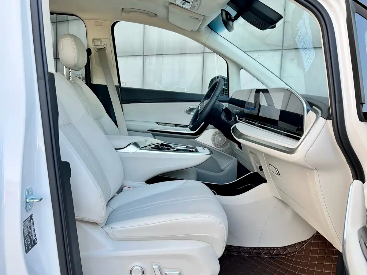 SAIC MAXUS EVERYONE 9