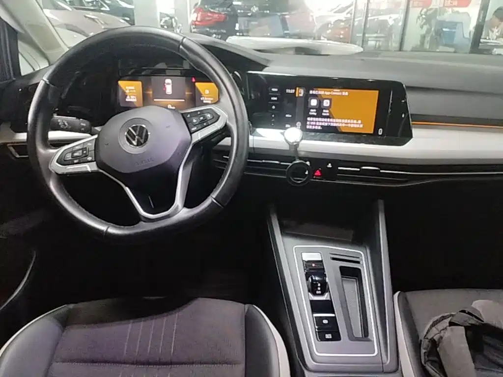 VOLKSWAGEN GOLF