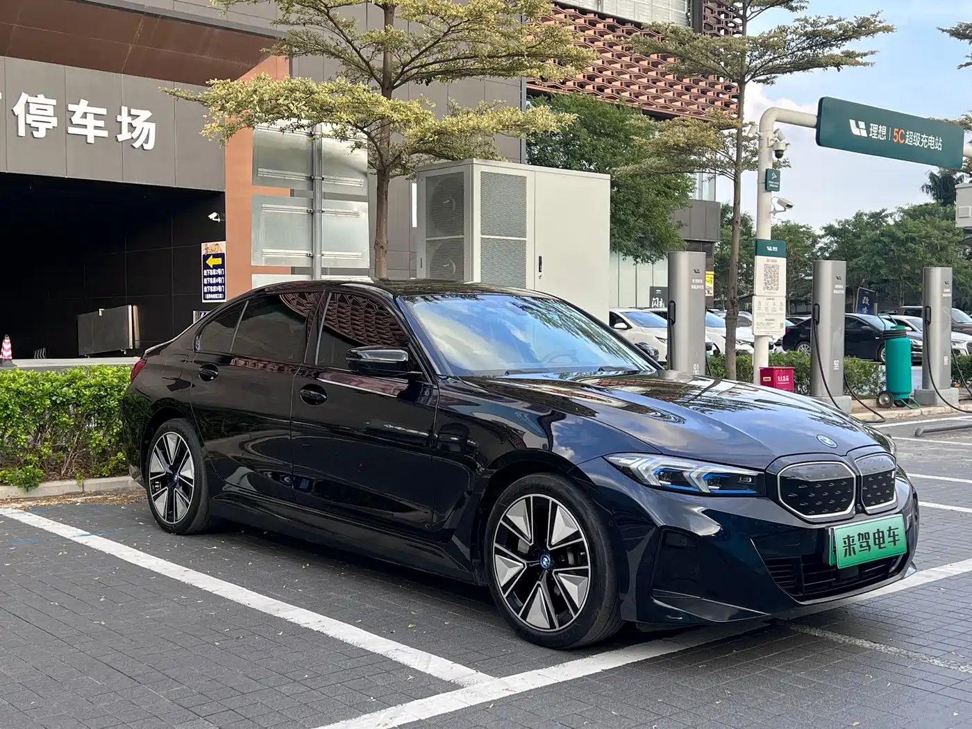 BMW i3 2023 eDrive 40 L Shadow Night Sport Package фото 3