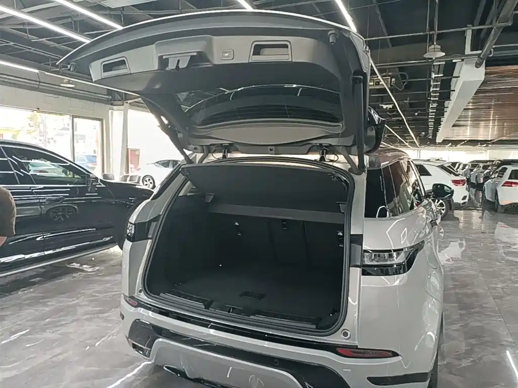 Land Rover Range Rover Evoque 2023 Range Rover Evoque L 249PS Corinthian Bronze Special Edition фото 19