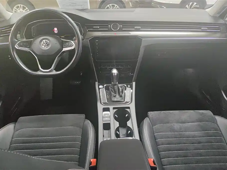 Volkswagen Magotan 2020 330TSI DSG Luxury фото 12