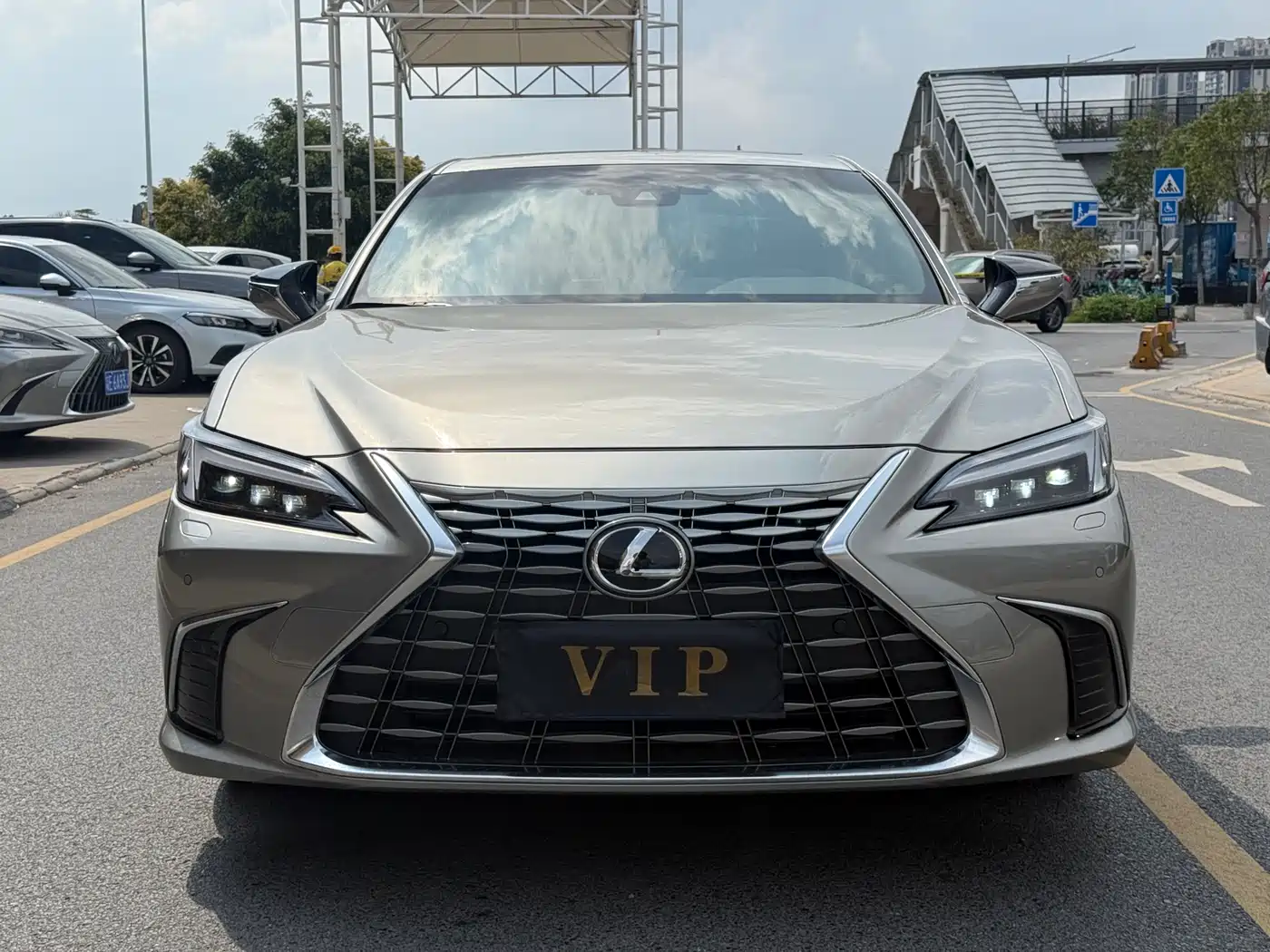 Lexus ES 2025 300h Ultimate Edition фото 2