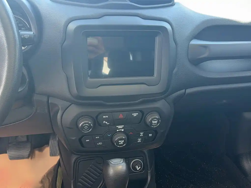 Jeep Renegade 2019 2018 Connected Large Screen Edition 180T Automatic High Energy