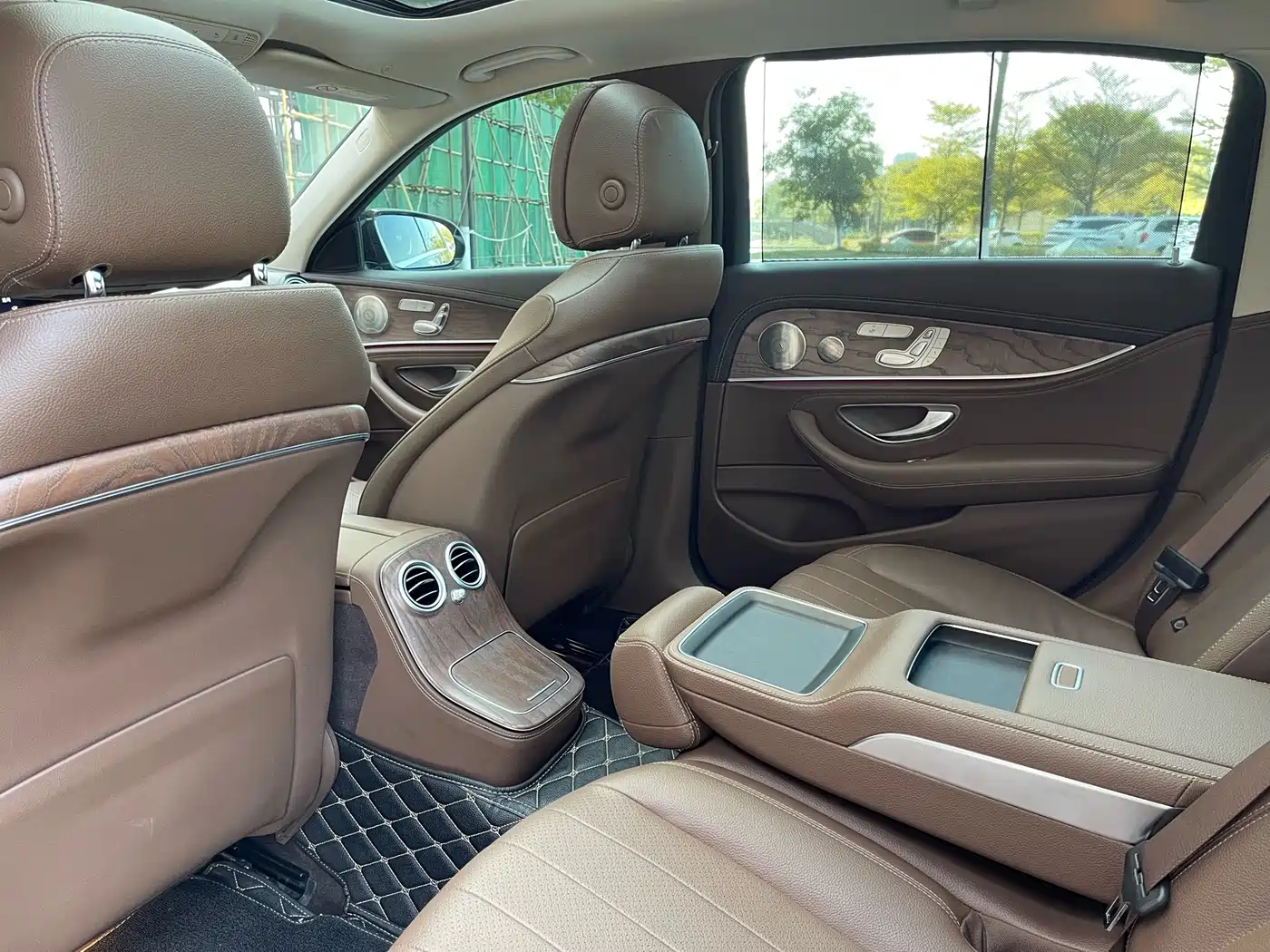Mercedes-Benz E-Class 2022 Second Facelift E 300 L Luxury фото 13