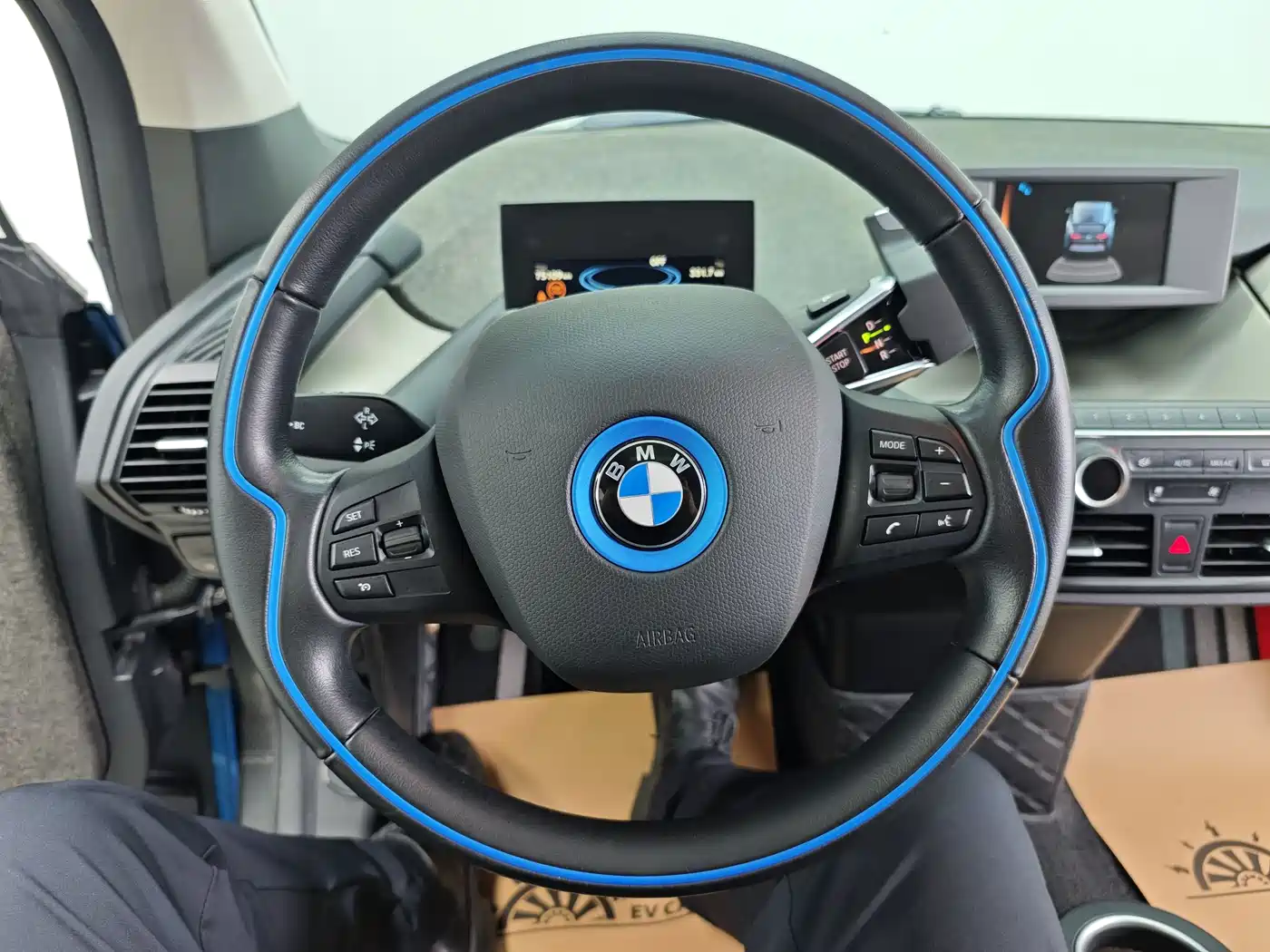 Photo 18 - BMW i3 (Import)