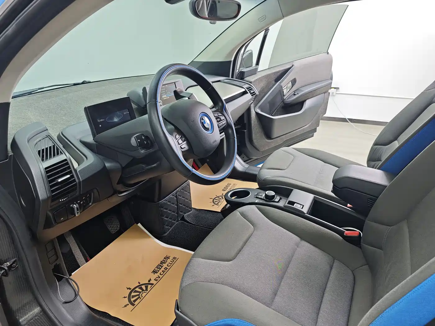 Photo 9 - BMW i3 (Import)