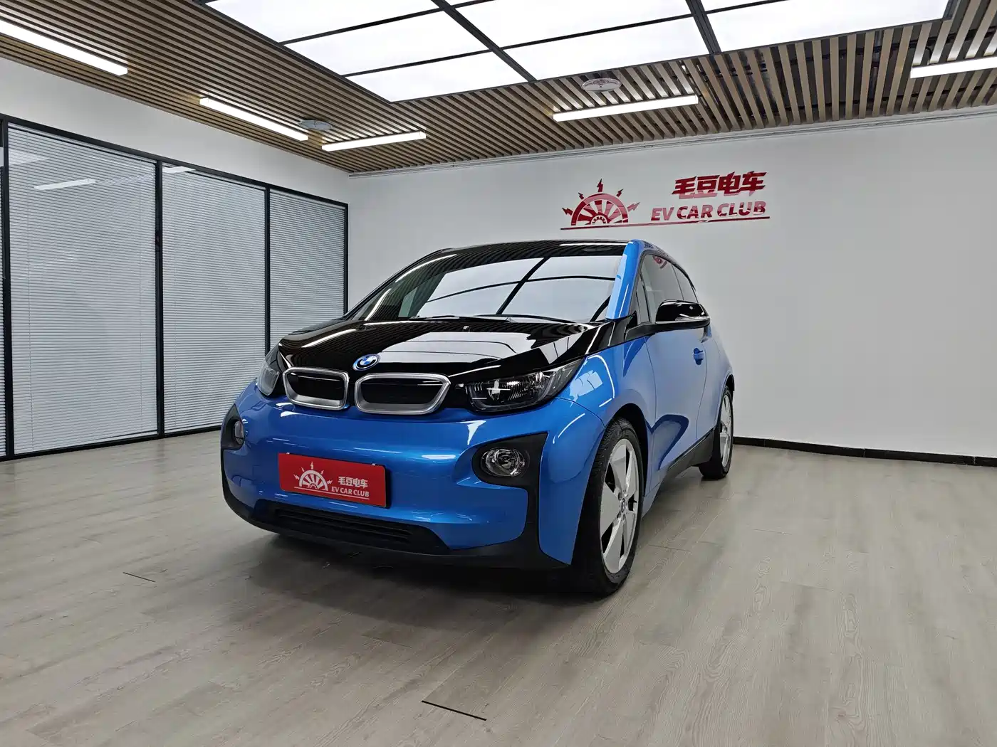 Photo 1 - BMW i3 (Import)