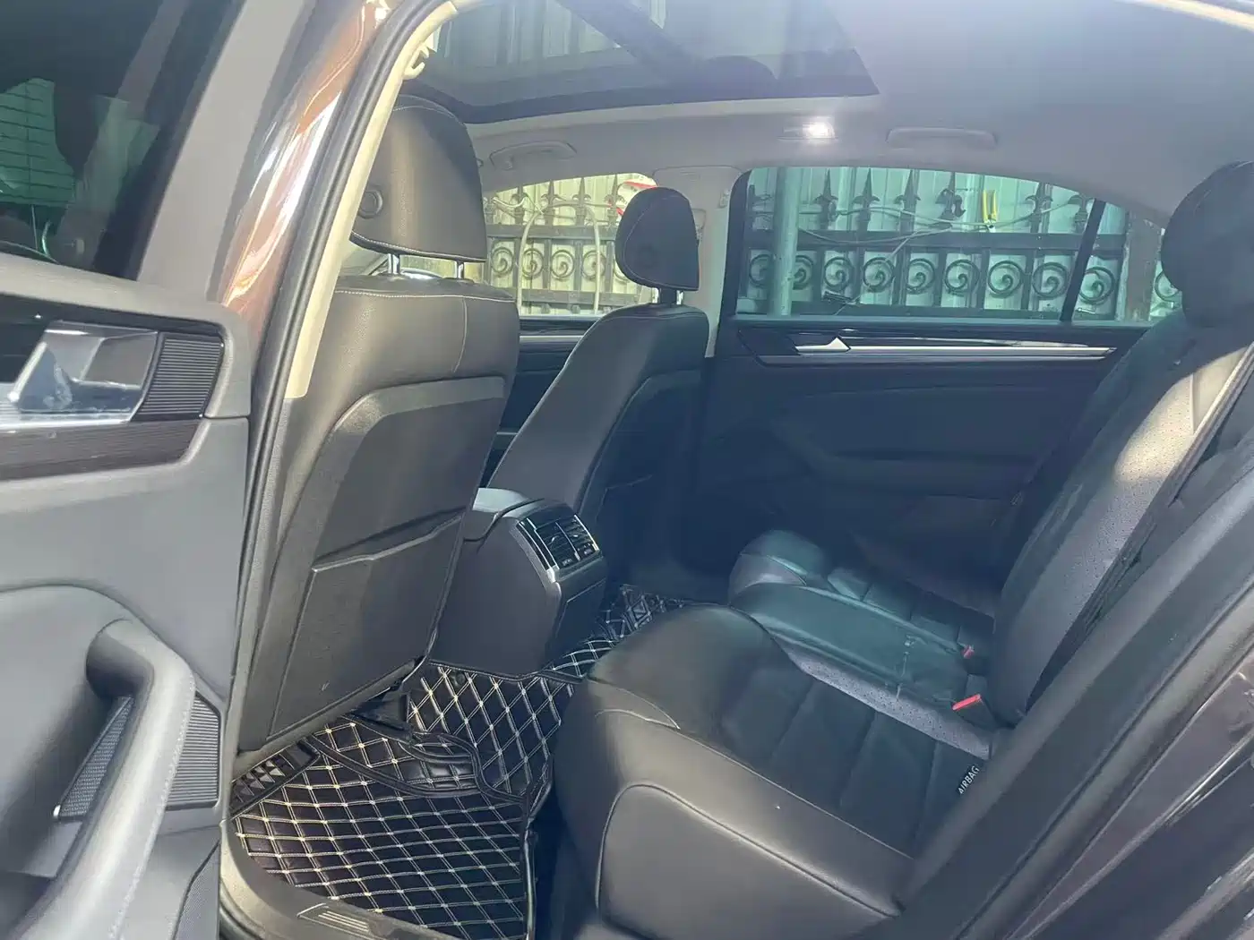 Volkswagen Phideon 2019 380TSI 2WD Business Edition China V фото 5