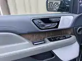Фото 10 - Lincoln Navigator