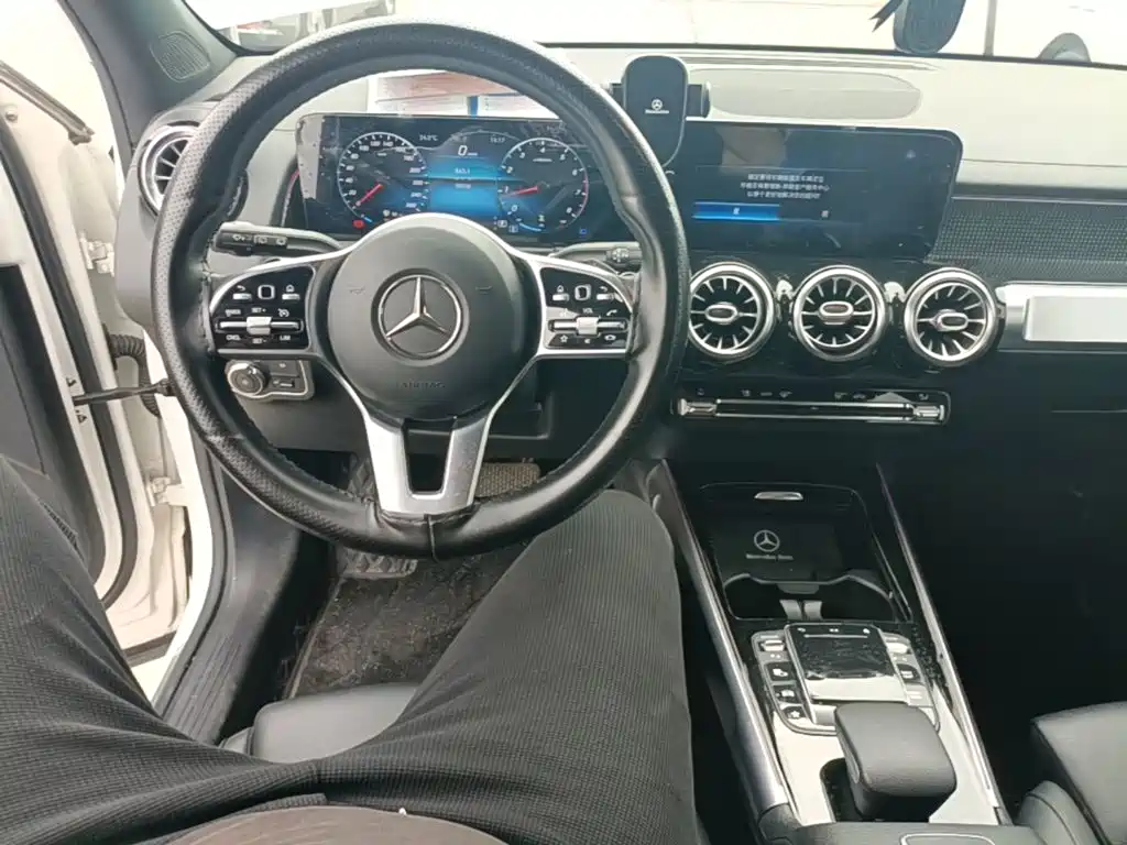 MERCEDES-BENZ GLB
