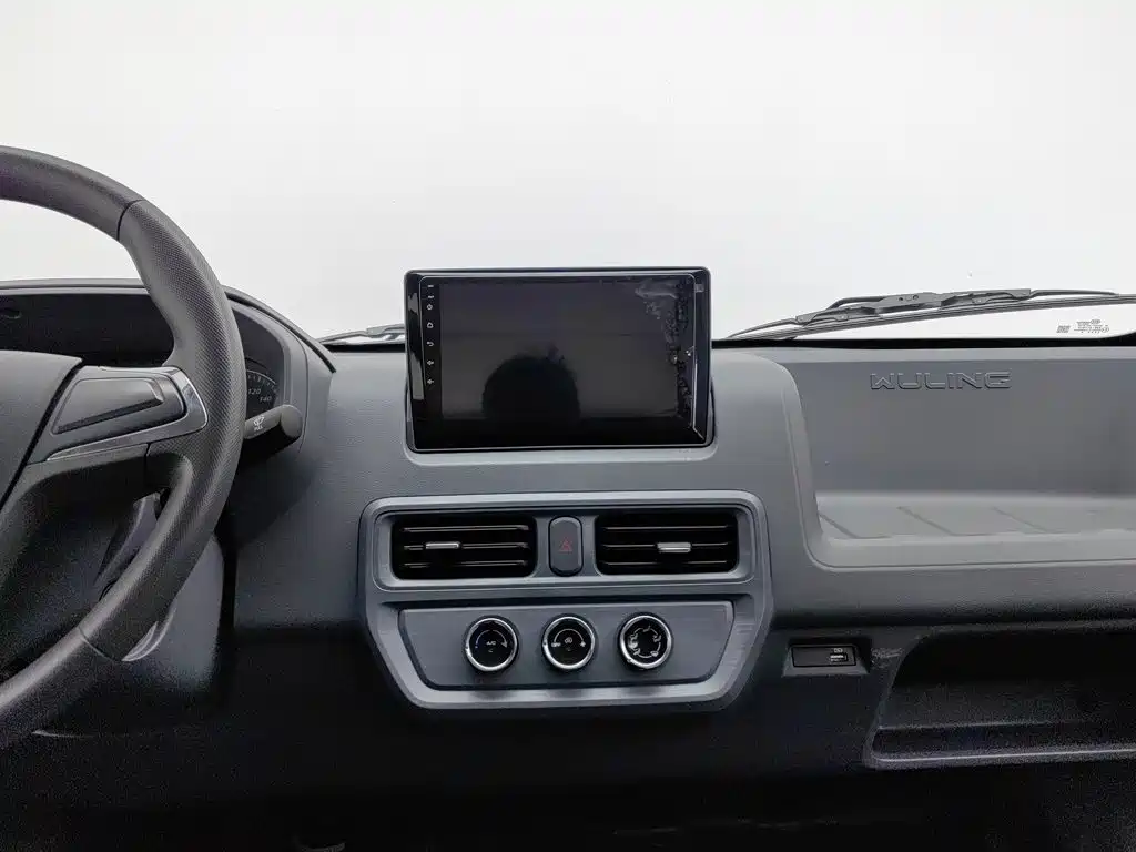 Wuling Motors Wuling Yangguang 2025 2024 300KM Comfort Bus Version 75kW