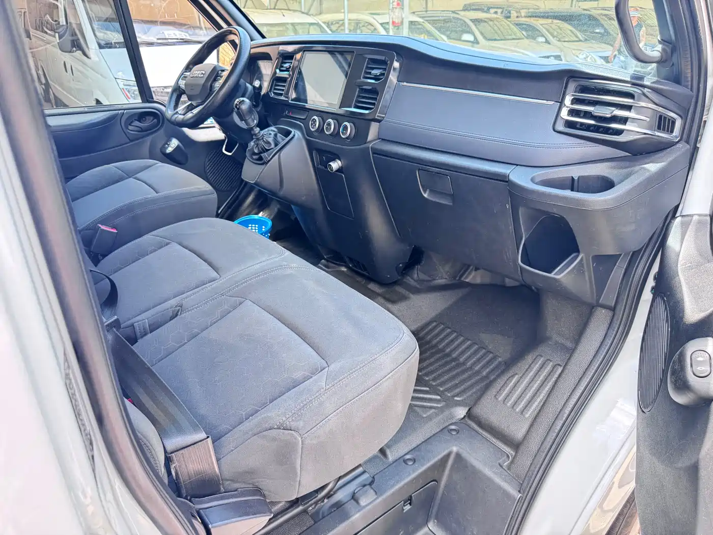 Jiangling JMC Fushun 2023 2023 2.0T Manual Short Wheelbase Medium Roof Commercial Multi-Purpose Vehicle 6-Seater