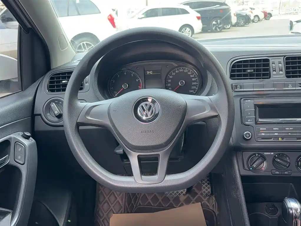 Volkswagen Polo 2018 1.5L Auto Safe Drive фото 9