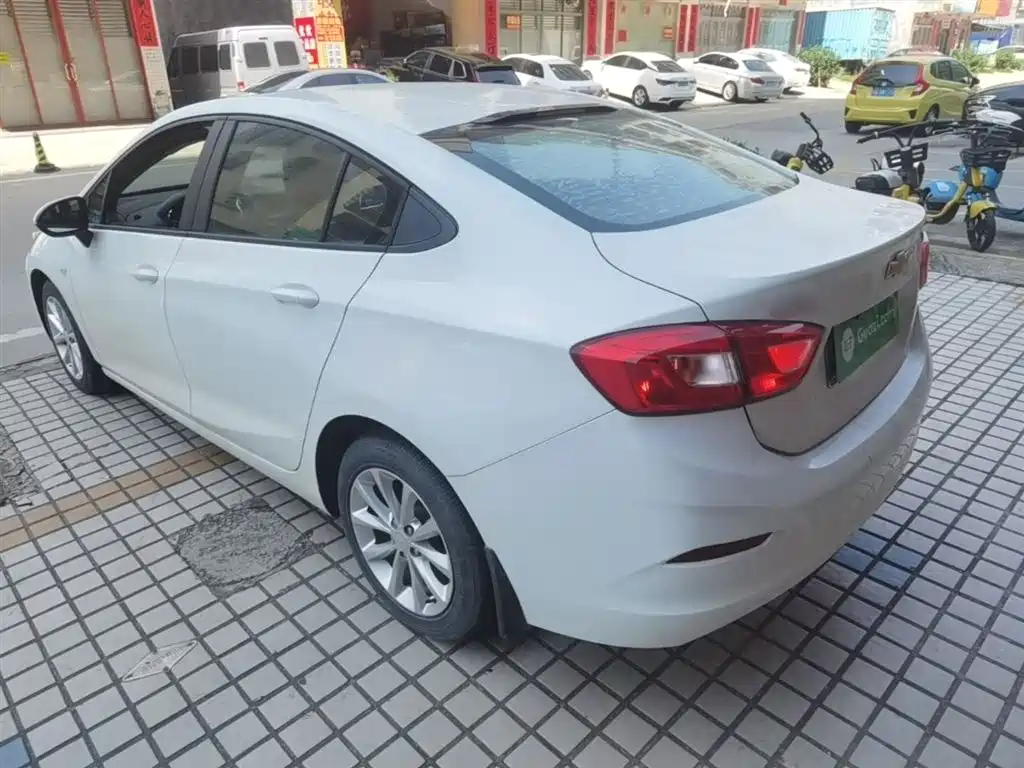 Chevrolet Cruze 2018 320 Automatic Pioneer Sunroof Edition фото 5