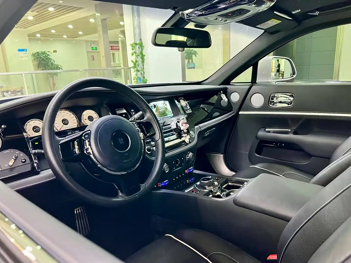 Фото 5 - Rolls-Royce Wraith