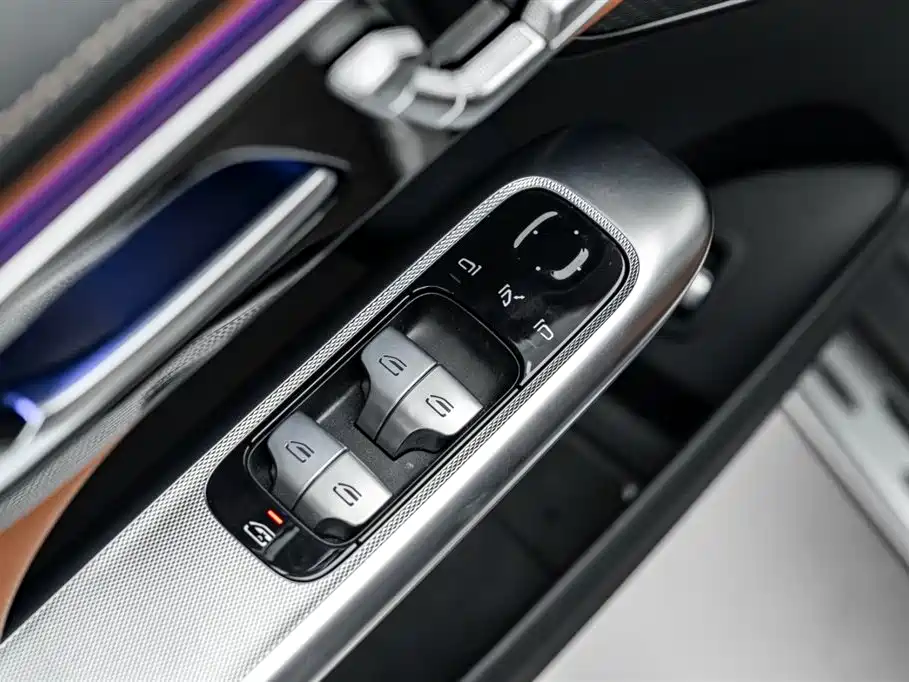 Mercedes-Benz GLC 2023 GLC 260 L 4MATIC Luxury 7-Seater фото 14